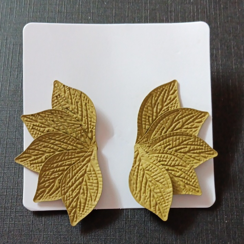 ❤️HP! Olive Green Botanical Earrings New! - Picture 3 of 5